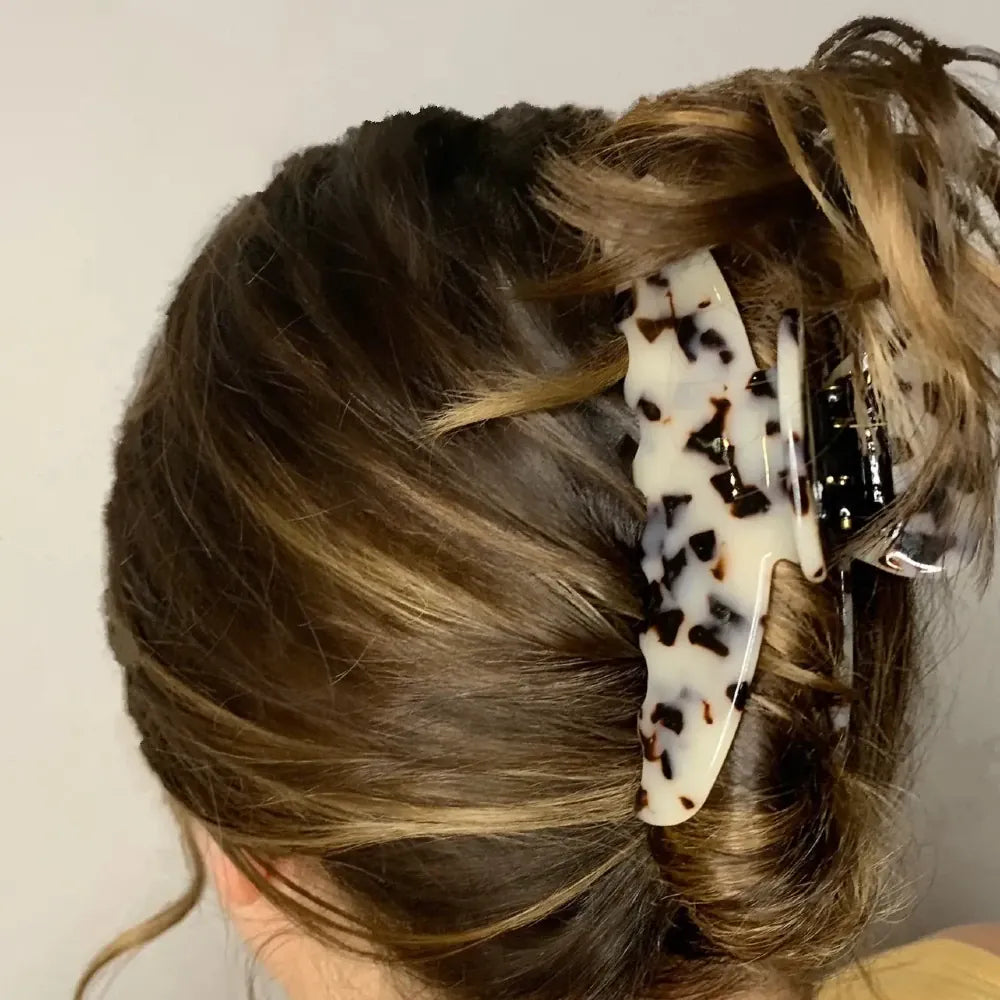 Oversized Hair Claw | Light Turtle