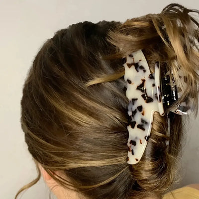 Oversized Hair Claw | Light Turtle