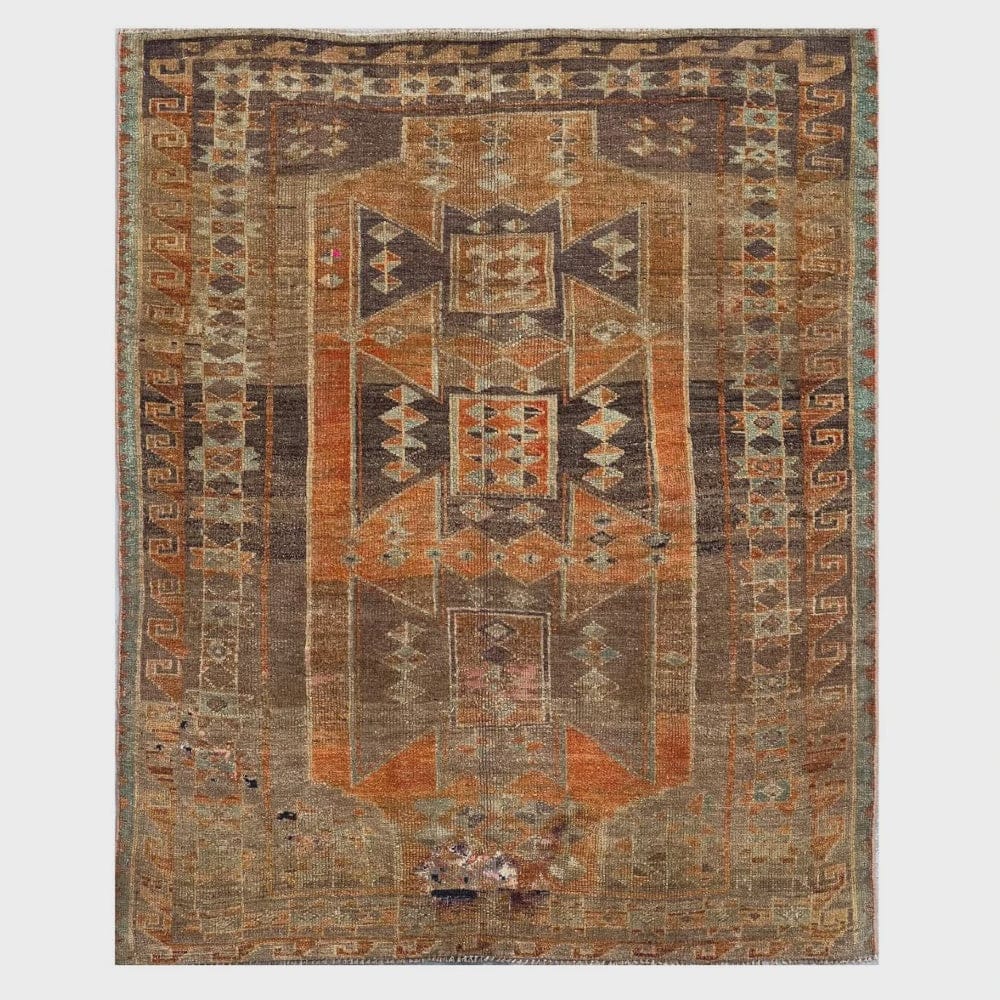 Hand Knotted Vintage Persian Shirazi Rug | 202 x 156cm