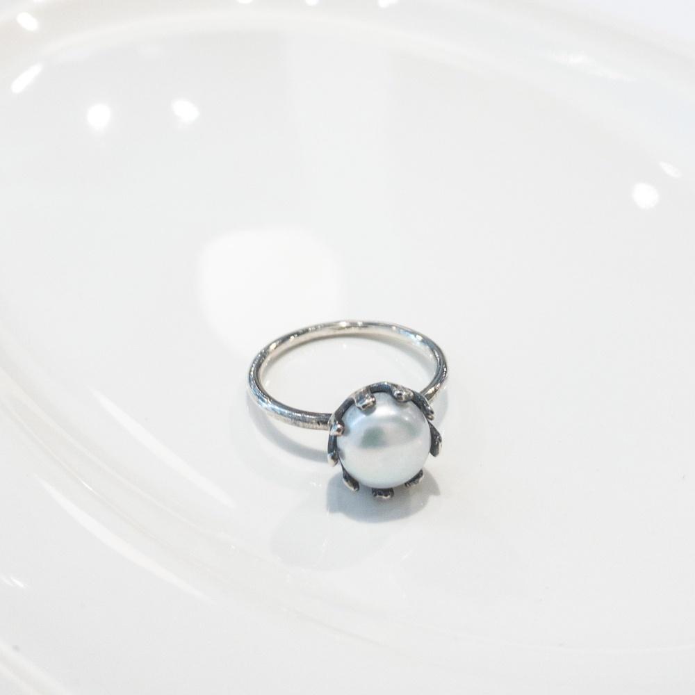 Louise Douglas | Crown Ring (white pearl)